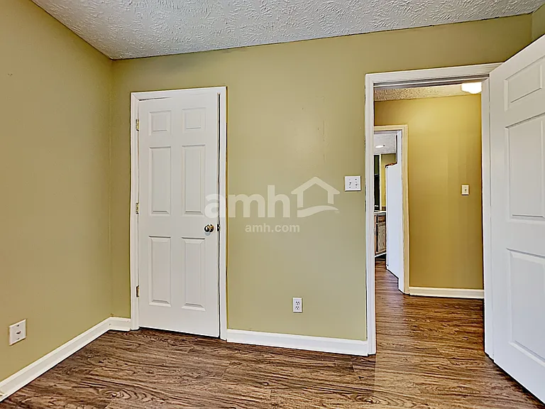 1423 Newbury Ln — Photo 14
