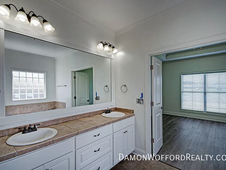 142 Lakeway Dr — Photo 19