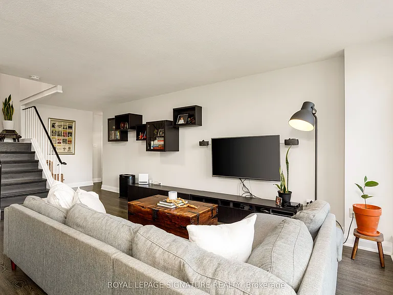 35 Ormskirk Ave #302 — Photo 14