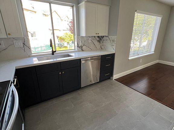 5th image of 4029 Skylark Ln