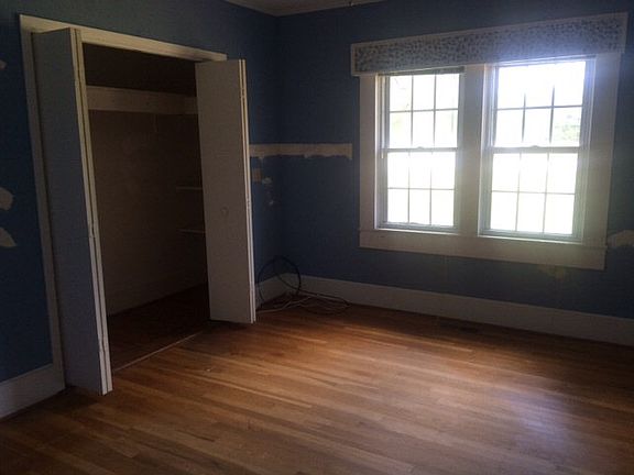 3rd image of 811 Reese Ave