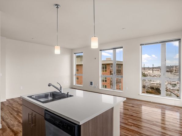 1933 Dock St UNIT 323