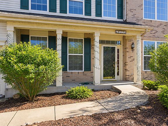 3rd image of 829 Lindsey Ln