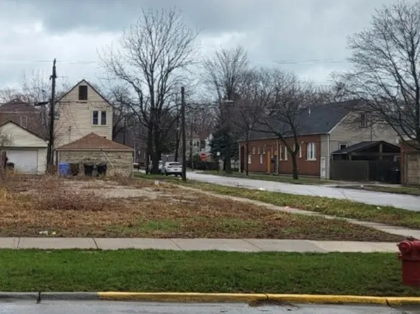 8459 S Manistee Ave, Chicago, IL 60617