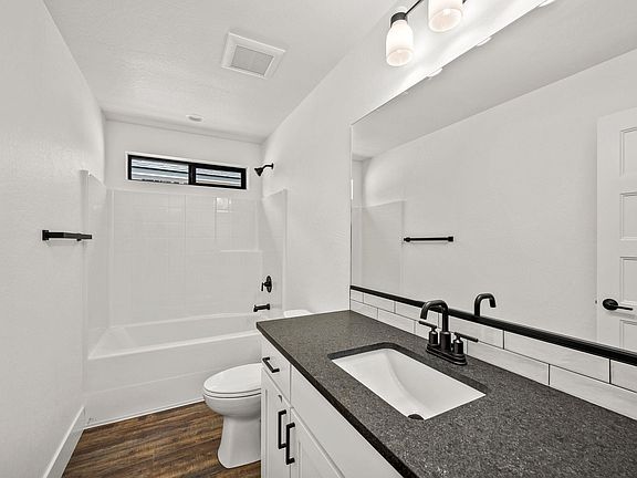 4th image of 1173 Jersey St