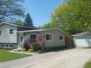 4 Hampton Rd, Montgomery, IL 60538