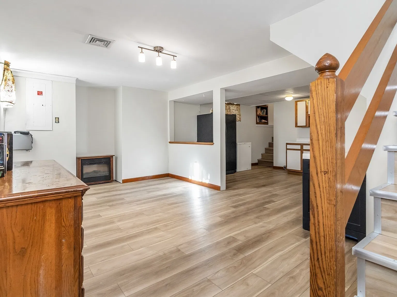 4 bed, 3.0 bath, 2499 sqft, $4,500 — Photo 4