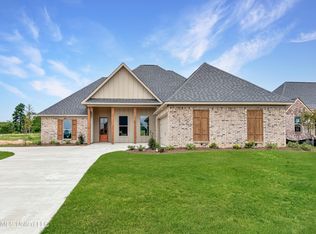 910 Brunswick Ct, Flowood, MS 39232