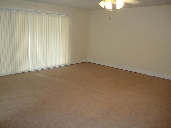 2nd image of 809 La Cresta Ct