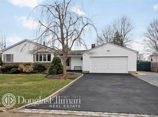 47 Wheatfield Ln, Commack, NY 11725