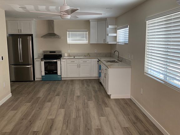 2nd image of 549 E Tujunga Ave #549