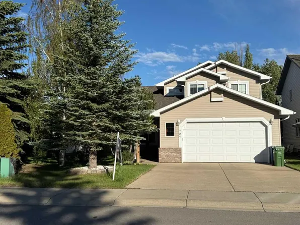 704 Woodside Dr NW, Airdrie, AB T4B 2G9