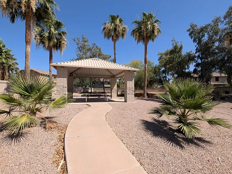 4236 E Oxford Ln — Photo 40