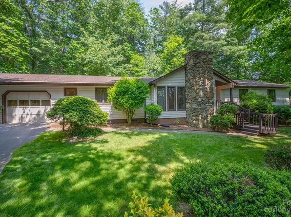 7 Paddock Ct, Hendersonville, NC 28791