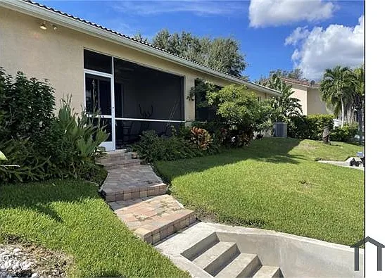 627 SW 47th Ter — Photo 4
