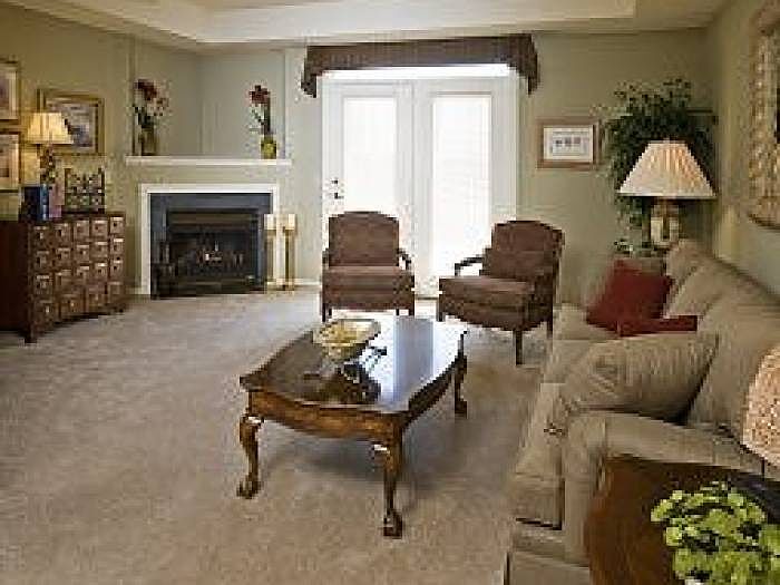 Living room w/fireplace