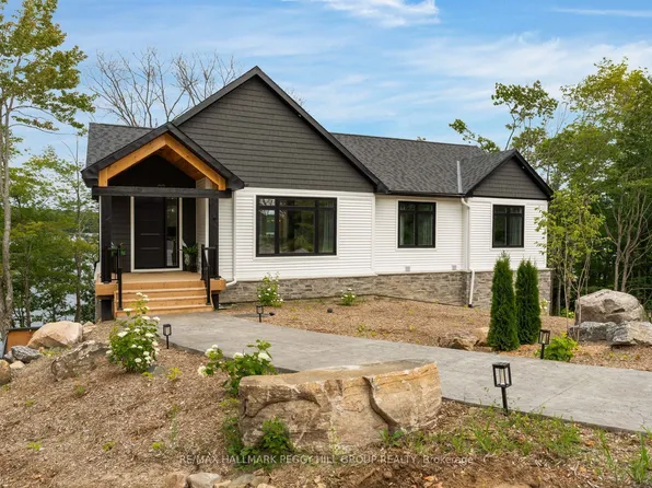 20 Hawkins Point Rd, Georgian Bay, ON P0C 1H0