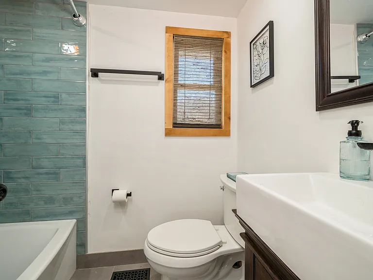 100 Poplar Ln — Photo 38