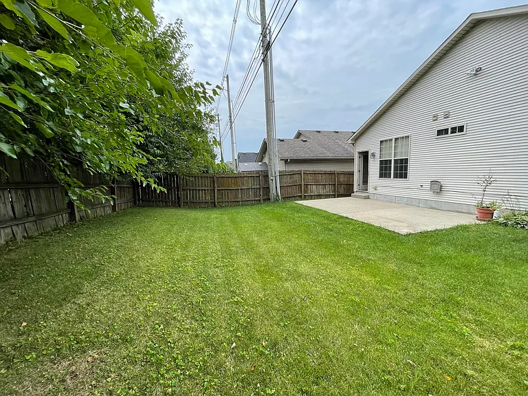 620 Green Valley Dr — Photo 3