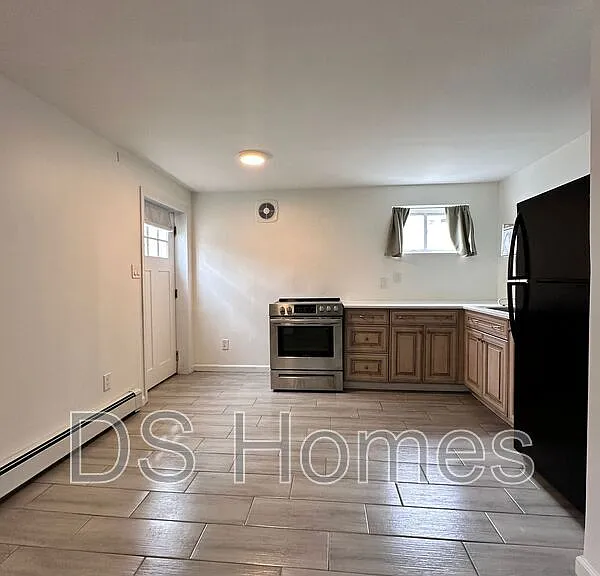 34 Elizabeth Ave — Photo 1