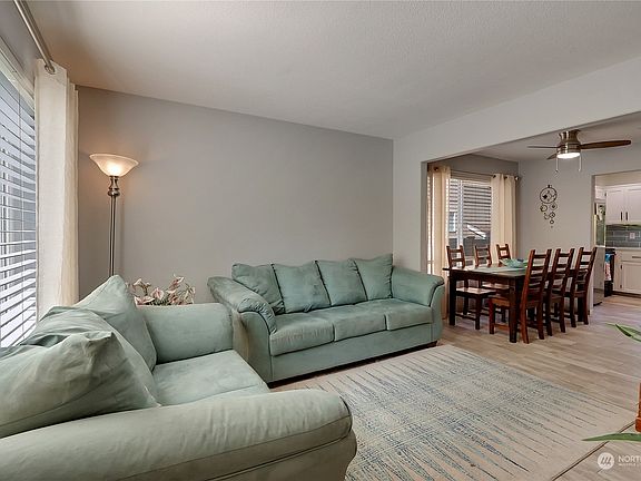 4th image of 18627 17th Avenue E