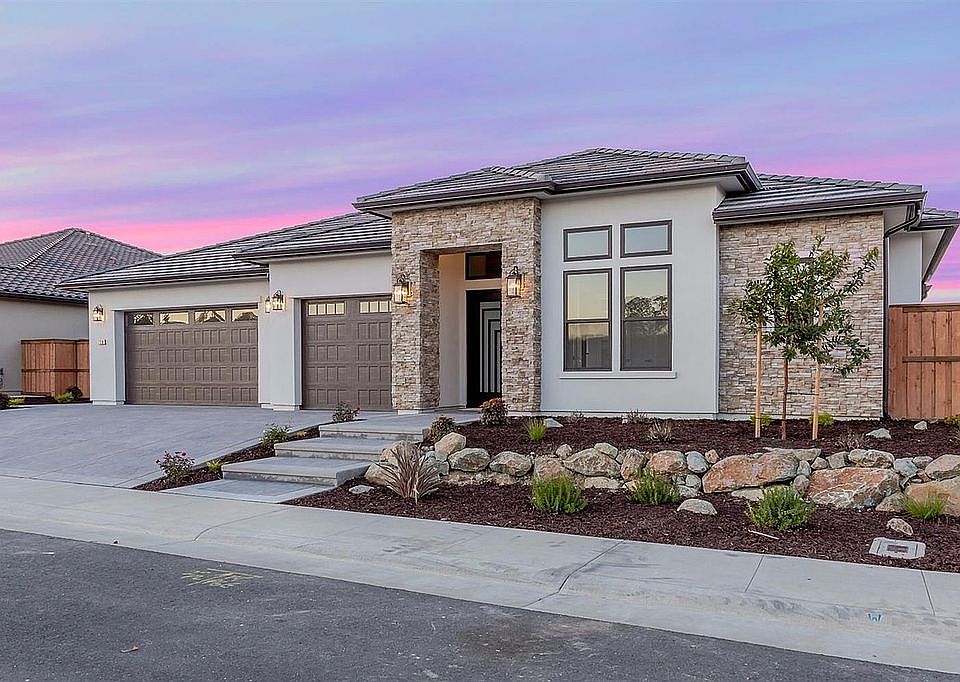 2nd image of 726 Oreno Cir