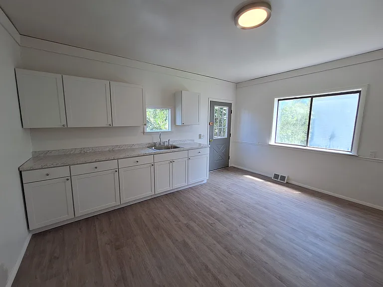 810 Etna St — Photo 5