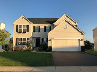 285 W Prairie Walk Ln, Round Lake, IL 60073