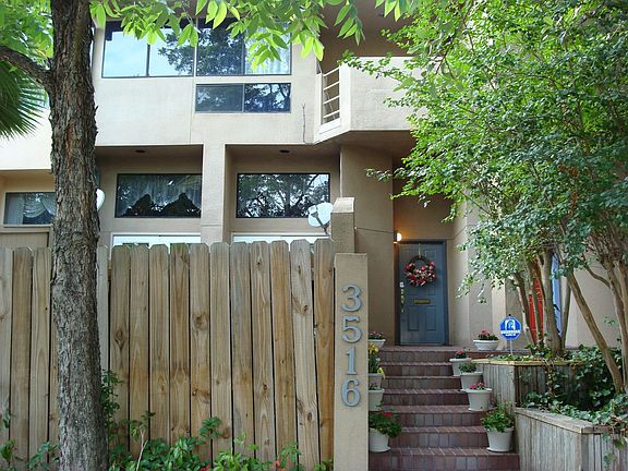 entrance from the street