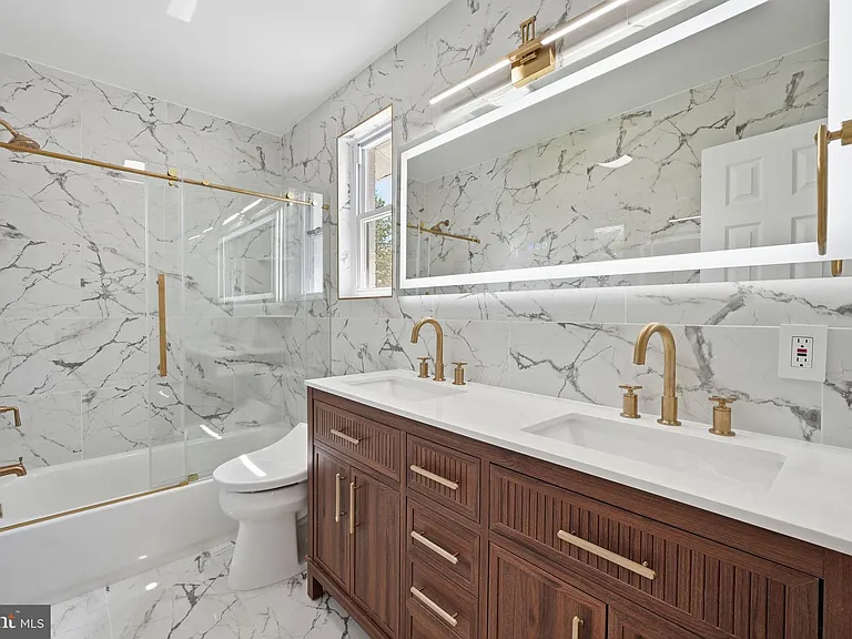 9831 Singleton Dr — Photo 23