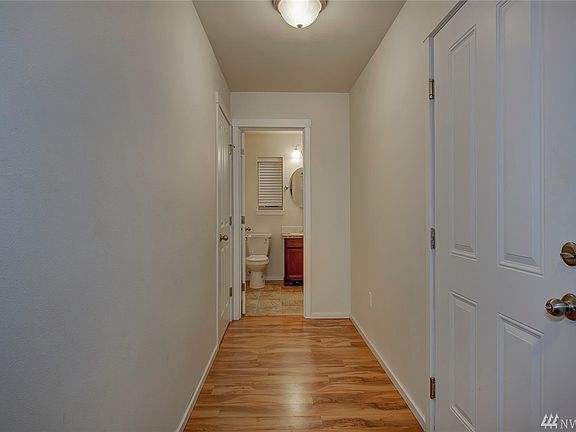 2nd image of 409 NE Ohenry Ct