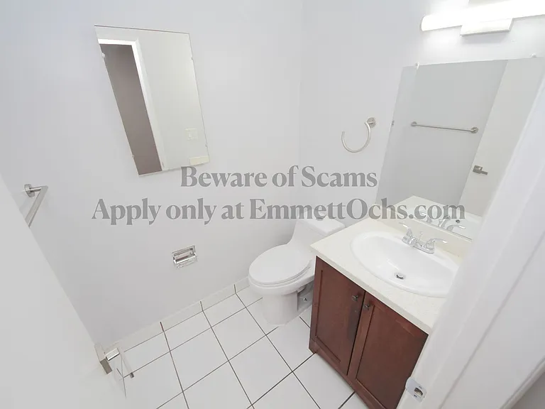 Mayfield Manor — Photo 15