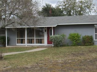 516 E Lavaca St, Cuero, TX 77954