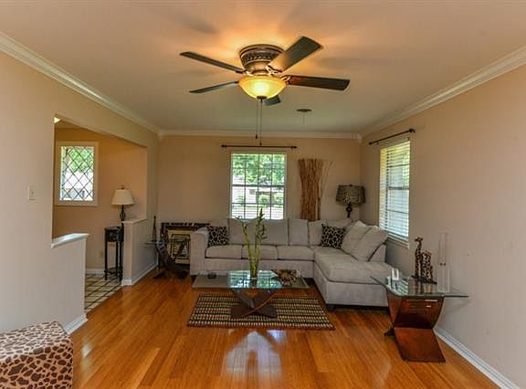 4th image of 2027 Woodhaven Dr