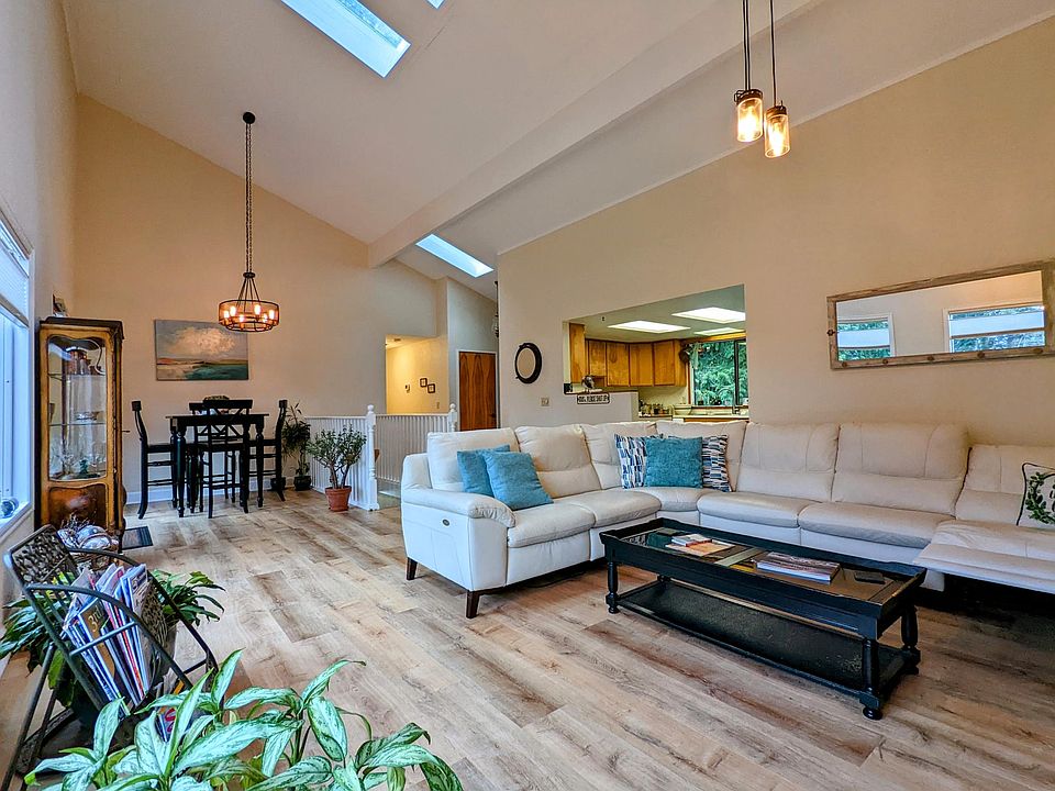 1st image of 2778 NE Alderwood Ln