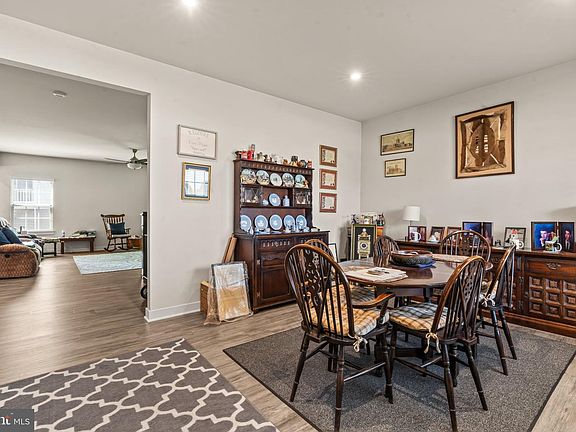 3rd image of 54 Vancouver Pl
