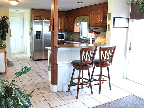 3rd image of 21 Kenwood Dr
