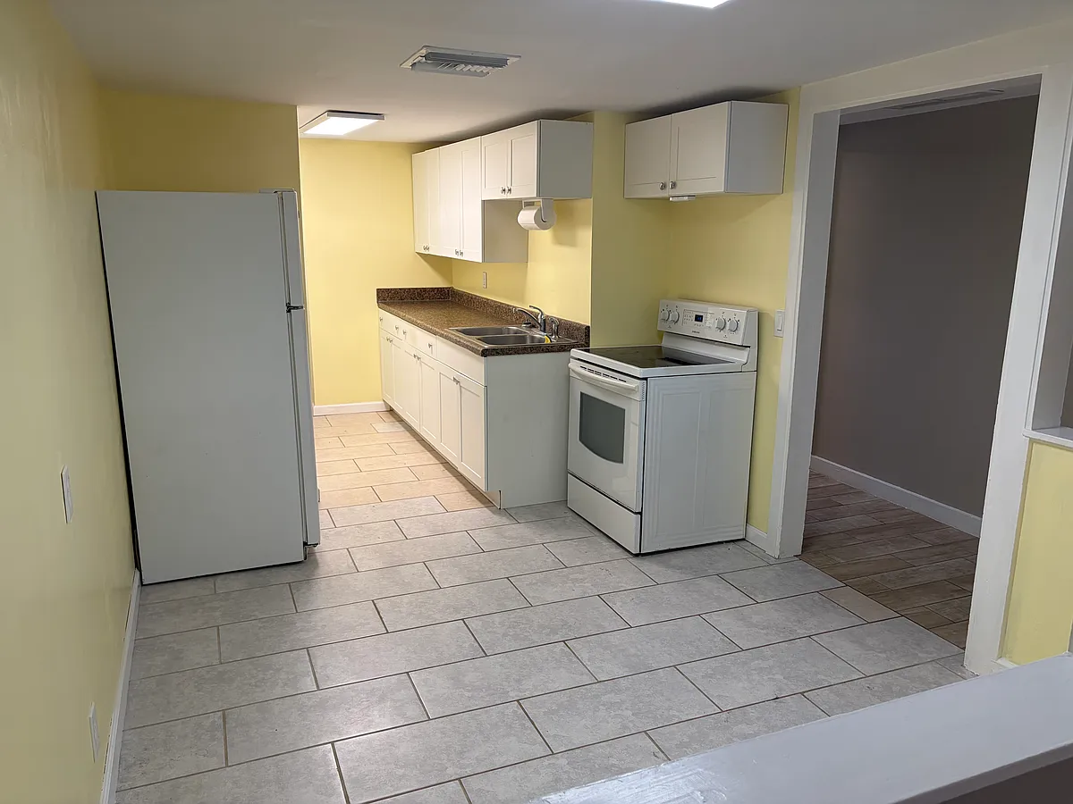 Building Photo - 209 2nd St #2