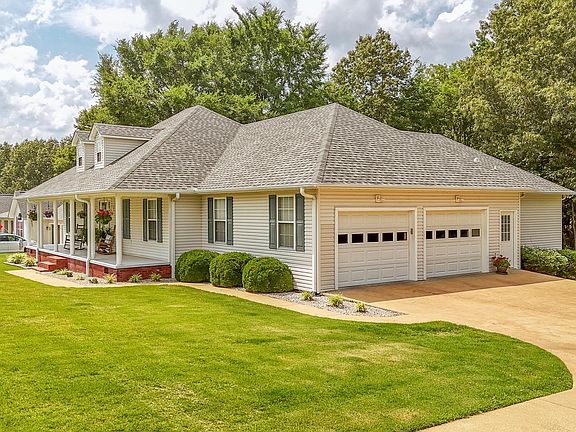 5th image of 150 Acorn Ln