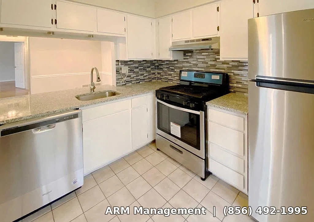 707 Sedgefield Dr - 1 — Photo 4