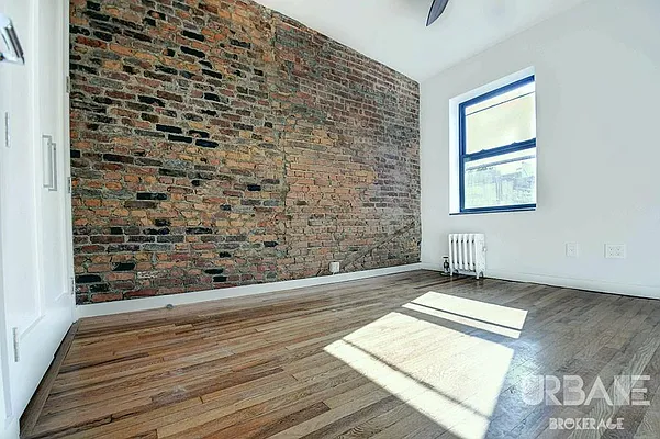 Rented by Urbane Brokerage | media 23