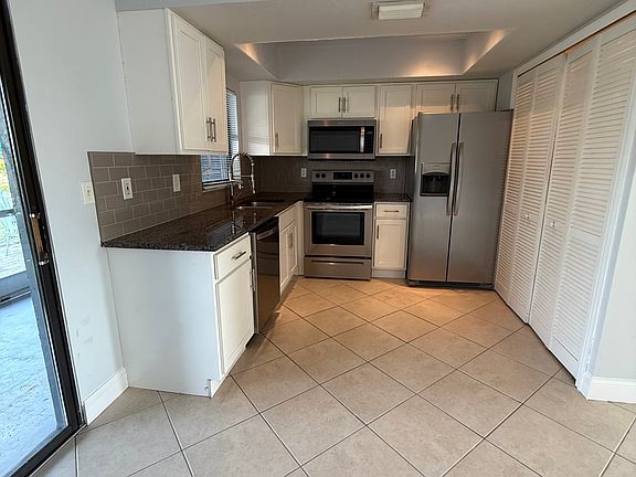 4th image of 4117 SW 8th Pl #1