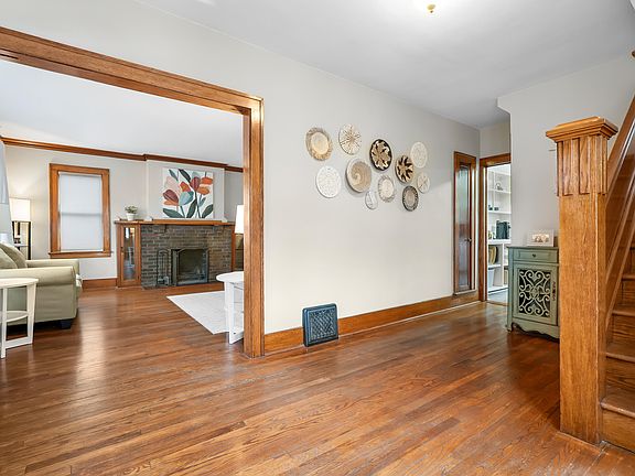 4th image of 209 N Dartmouth St