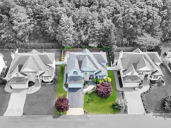 2nd image of 33 Peachtree Court