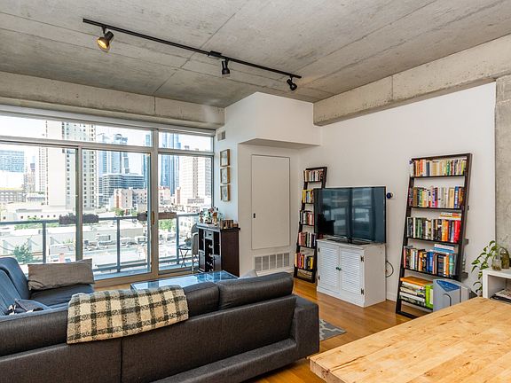 5th image of 1620 S Michigan Ave Unit 703