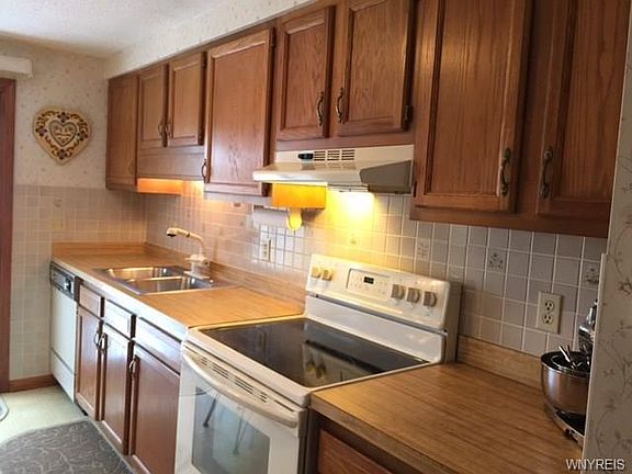 4th image of 244 Wimbledon Ct