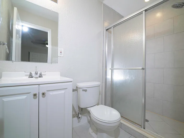 1126 NE 16th Pl #3 — Photo 7
