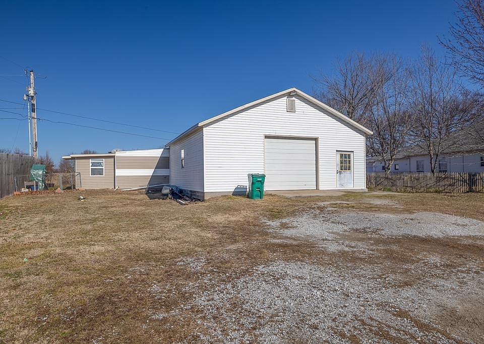12840 Apt/shop 2 bed 1 and 1/2 bath