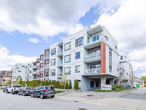 2nd image of 2345 Rindall Ave #313