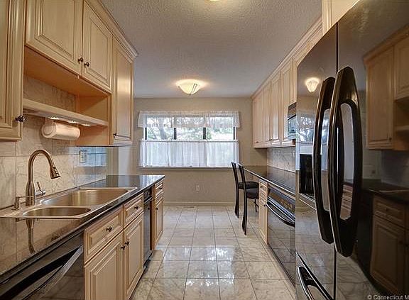 2nd image of 146 Conestoga Way #146